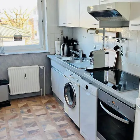 Sadebo Traveblick Mit Balkon - Parkplatz - 6 Gaste Appartement Lübeck